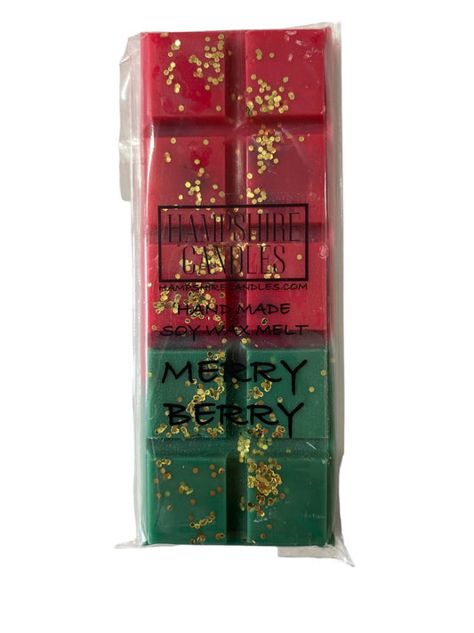 Soy wax melts in Merry Berry scent, ideal for creating a holiday atmosphere with your electric wax melt burner. Great for a Christmas gift set.
