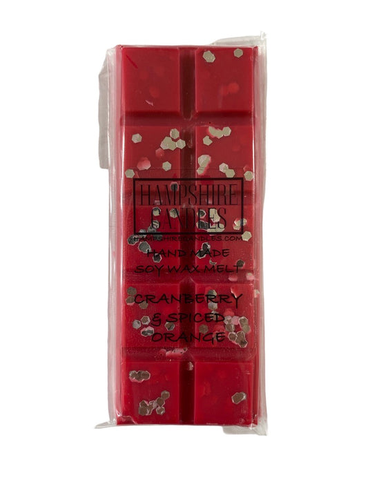 Soy wax melts with cranberry and orange fragrance, perfect for electric wax melt burners during the Christmas season. A refreshing holiday scent for any room