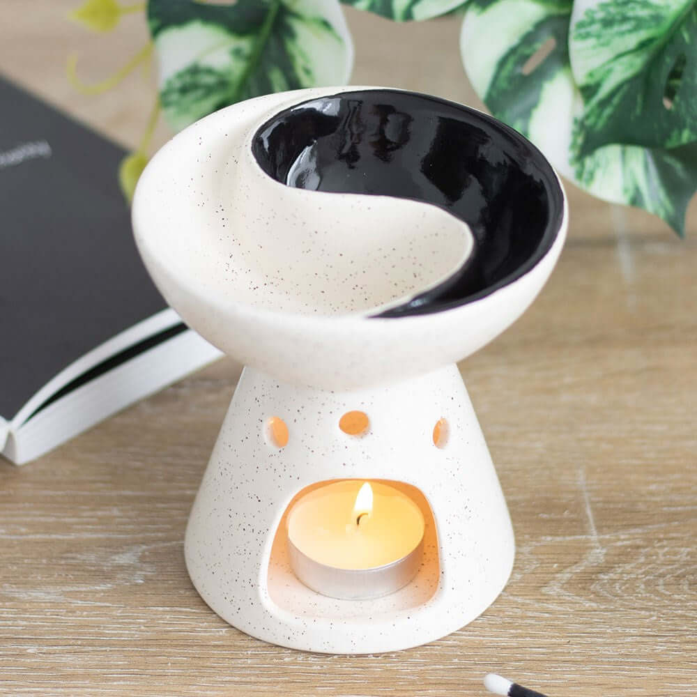 Yin Yang Wax Melt Burner – A ceramic tea light wax warmer with a split yin-yang dish for dual fragrance blending.