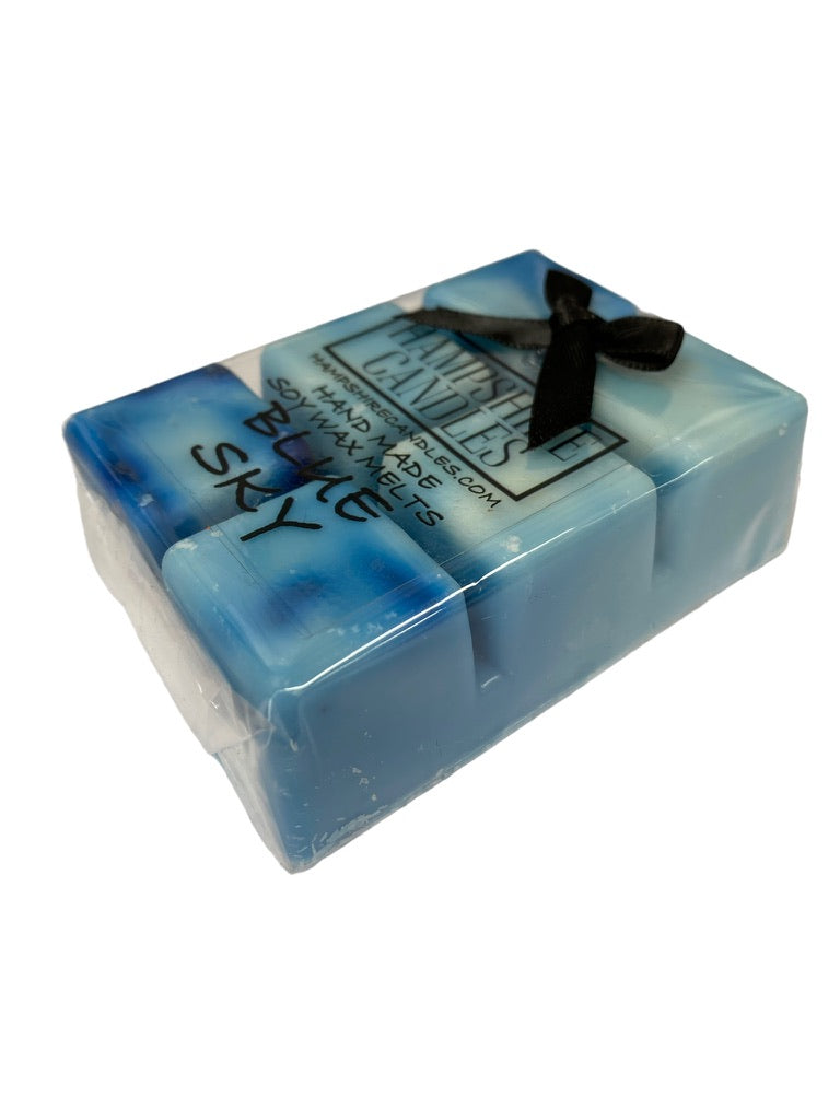 Soy wax melts with the crisp, fresh scent of blue skies. Perfect for electric wax melt burners, bringing a bright, refreshing atmosphere.