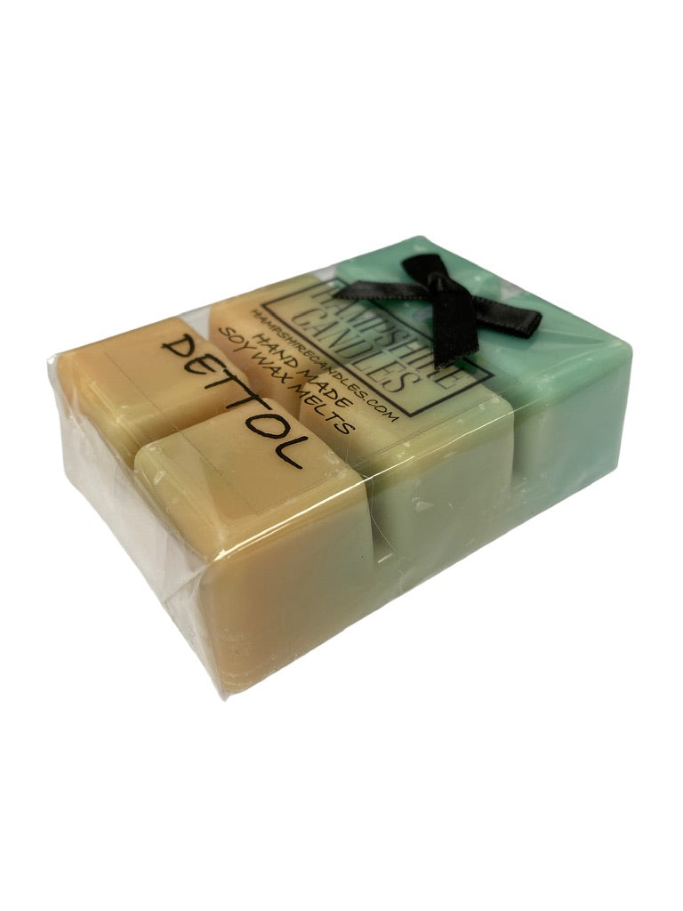 Soy wax melts with the fresh, crisp fragrance of Dettol, ideal for use in electric wax melt burners or wax melt holders. Perfect for a clean, refreshing scent in any room.
