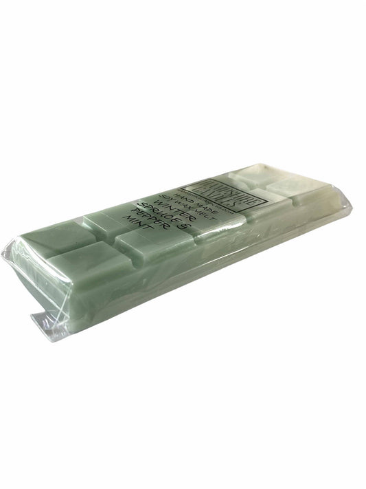 Soy wax melts with the cool, minty scent of peppermint combined with the fresh aroma of spruce. Ideal for electric wax melt burners, creating a refreshing winter atmosphere