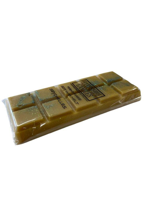 Soy wax melts with a blend of floral and citrus notes. Ideal for electric wax melt burners, creating a calming, beachy atmosphere.