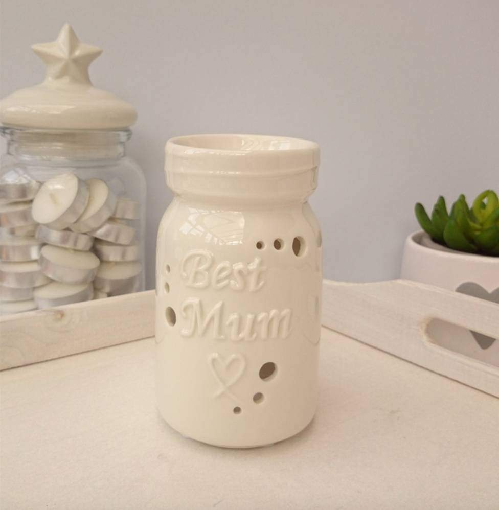 Show your love with the Best Mum Wax Melt Burner – a mason jar-style ceramic burner with embossed lettering. A thoughtful gift and stylish wax melt warmer for mum’s home.