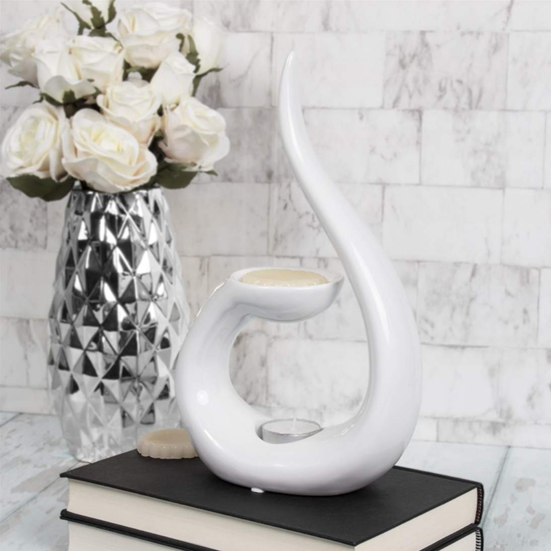Extra large white ceramic wax melt burner with a modern sculptural design – ideal for melting wax and fragrance oils in a stylish home setting