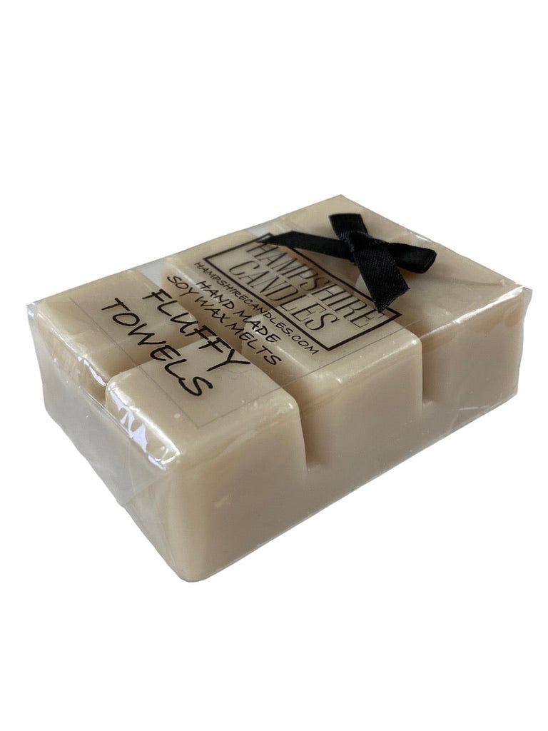 Fluffy Towels Wax Melts – A soft, clean fragrance for your wax burner. Use in electric wax melt burners to bring the fresh, comforting aroma of fluffy towels into your space.