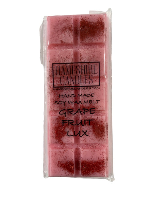 Soy wax melts with the bright scent of grapefruit. Ideal for electric wax melt burners, bringing a fresh and energizing atmosphere to your home.