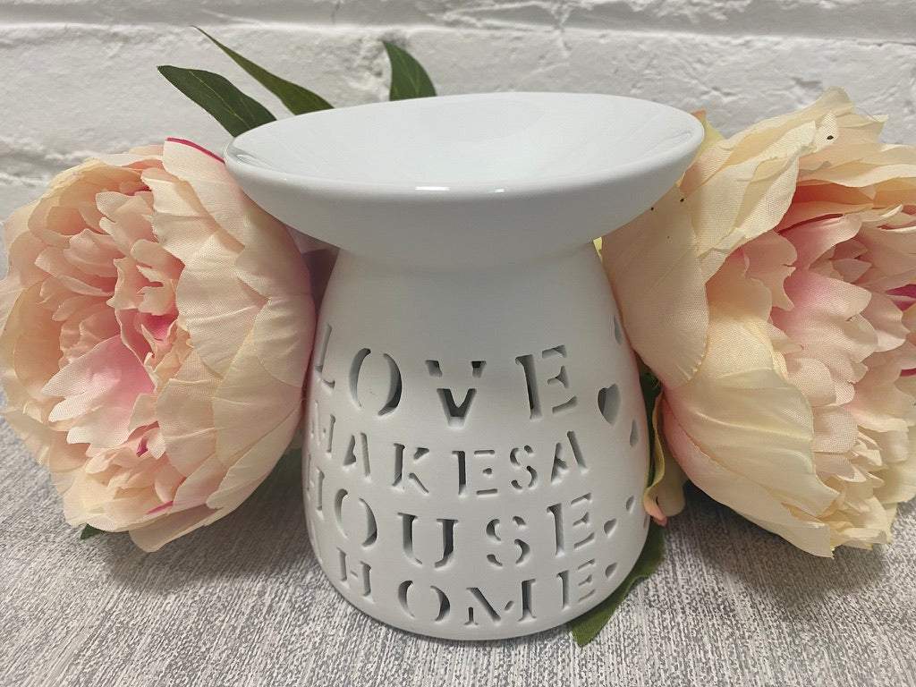 White ceramic wax melt burner with "Love Makes a House a Home" quote, ideal for wax melts and essential oils. Elegant home fragrance burner for aromatherapy.