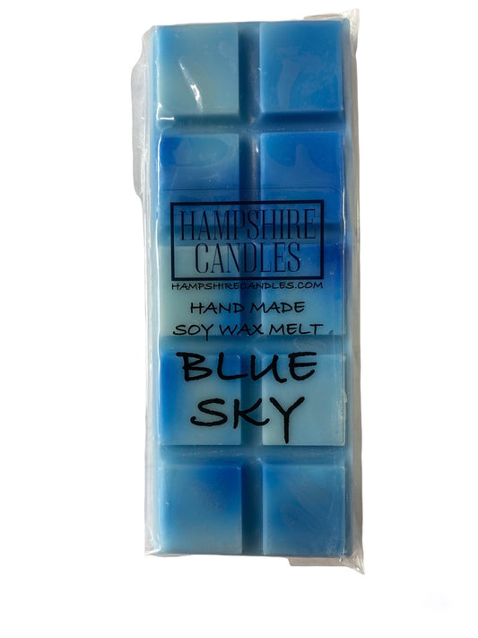 Soy wax melts UK with the crisp, fresh scent of blue skies. Perfect for electric wax melt burners, bringing a bright, refreshing atmosphere.