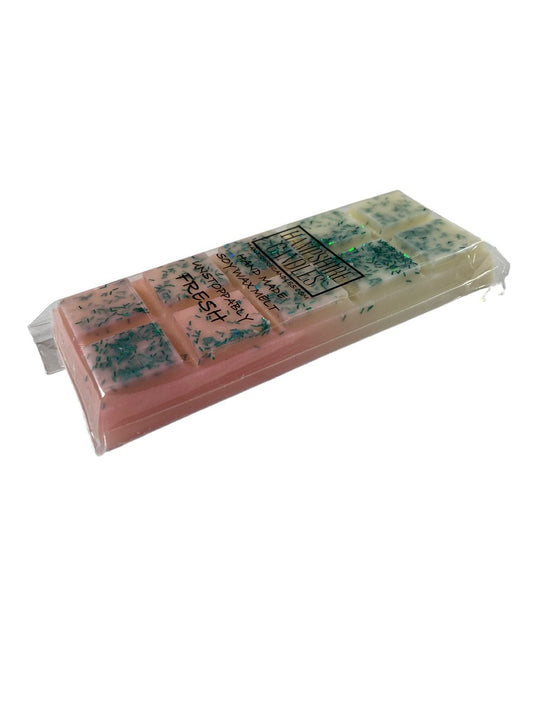 Unstoppably Fresh Wax Melts with a clean and invigorating fragrance, delivering notes of fresh linen, citrus, and spring flowers. Perfect for a crisp, fresh home ambiance
