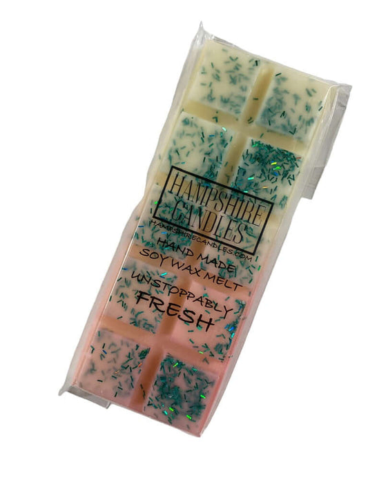 Unstoppably Fresh Wax Melts with a clean and invigorating fragrance, delivering notes of fresh linen, citrus, and spring flowers. Perfect for a crisp, fresh home ambiance