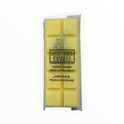 Front view of the Jasmine & Frankincense Mini Snap Bar wax melt with Hampshire Candles label