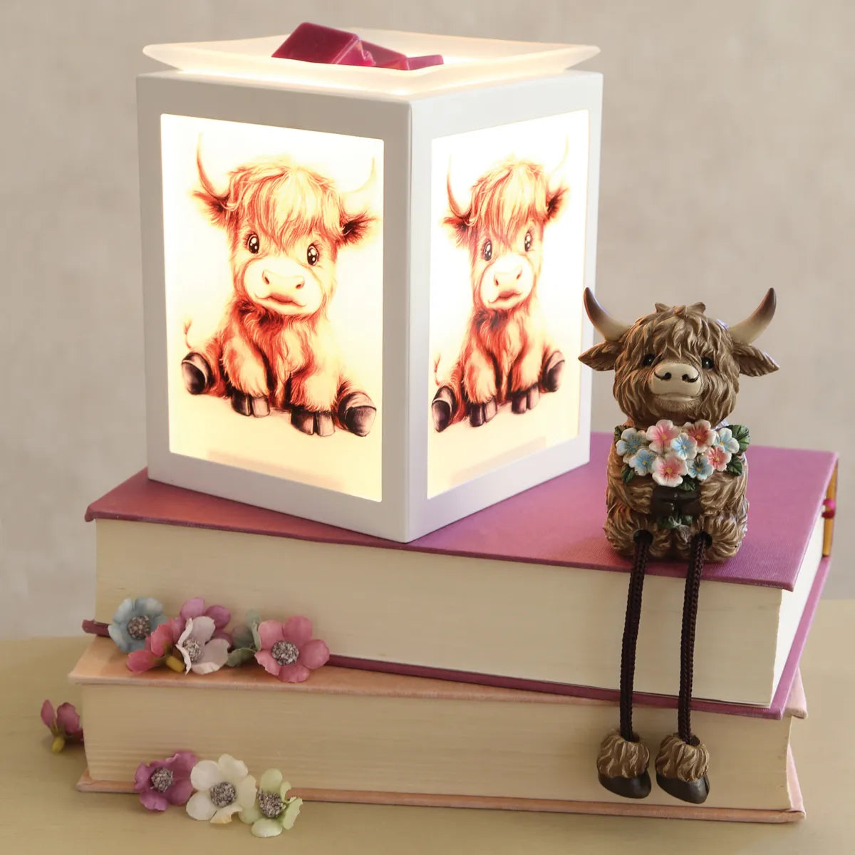 Close-up of 14cm Highland Calf electric wax melt burner with smooth glass wax dish and illustrated frosted glass panels.
