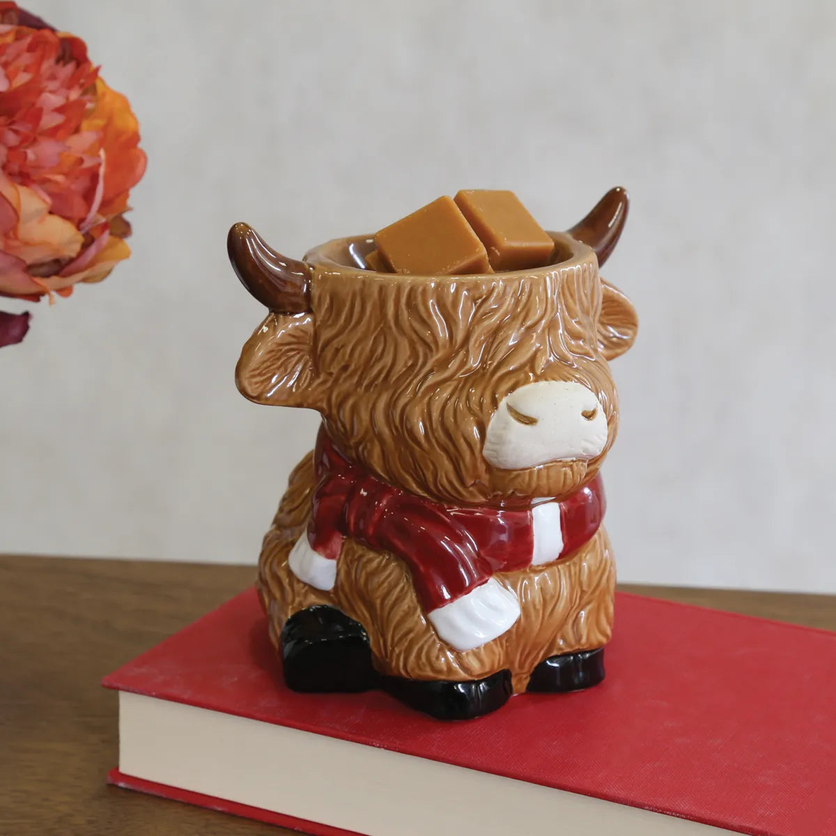 White ceramic Highland Cow wax warmer for country home décor and home fragrance