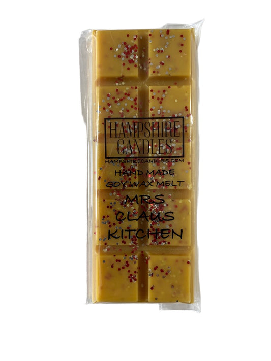 Soy wax melts with a bakery-inspired fragrance. Perfect for electric wax melt burners, bringing a homely, delicious scent of Mrs. Claus’ kitchen into your home.