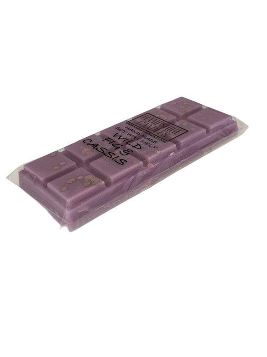 Soy wax melts infused with deep fig and blackcurrant notes. Ideal for electric wax melt burners, adding a luxurious scent to your space