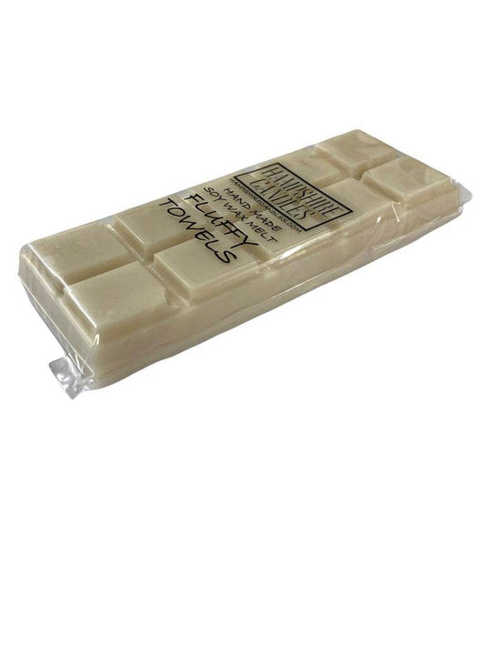 Soy wax melts with the refreshing scent of freshly laundered towels. Ideal for electric wax melt burners, creating a clean, fresh atmosphere in your home.