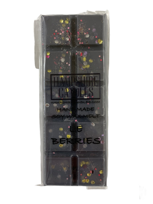 Soy wax melts with the vibrant scent of mixed berries. Ideal for electric wax melt burners, creating a delicious, fruity atmosphere.